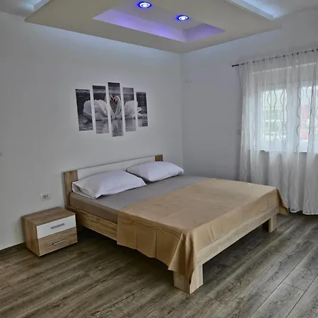 Nikol Apartman *
